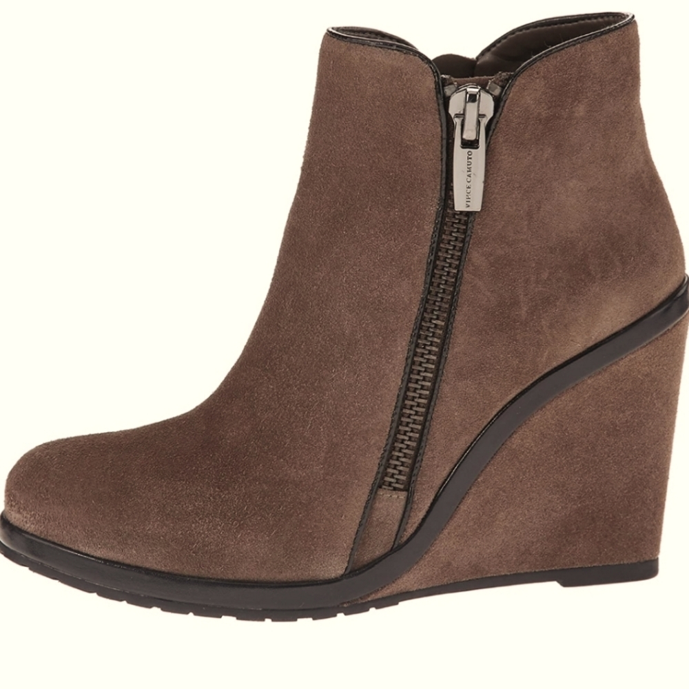 Brand New Vince Camuto suede boots 8.5 size